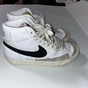 Nike Blazer Mid Sneakers